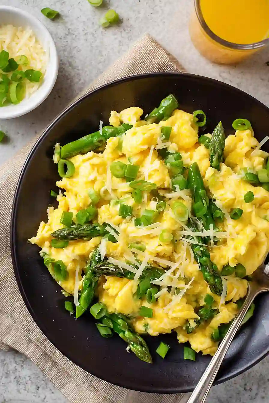 scrambled eggs with asparagus